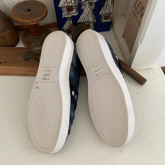 Jack Rogers - Picture 4 of 5